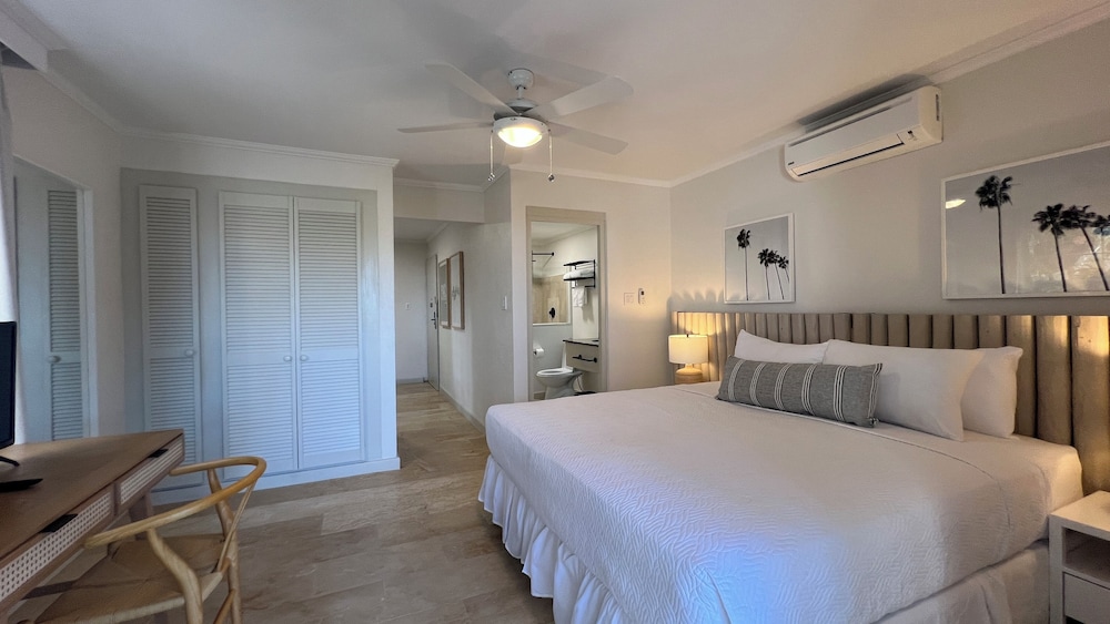 Standard Room, 1 King Bed, Garden View