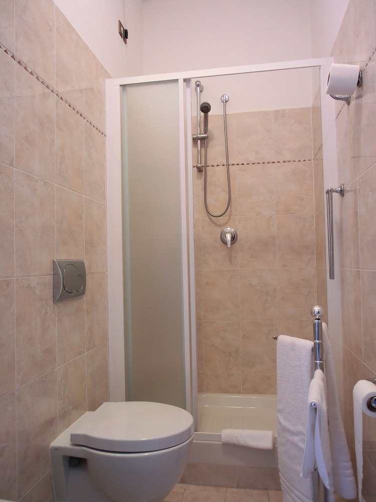 Classic Triple Room, 1 Bedroom, Ensuite, Ground Floor photo 3