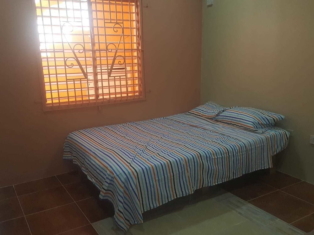 Comfort Room, 1 Queen Bed With Sofa Bed photo 2