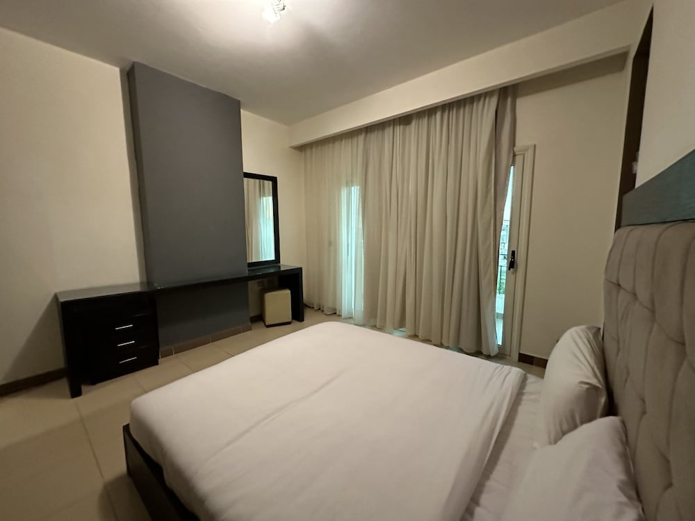 Royal Suite, 2 Bedrooms, Garden View (First Floor) photo 3