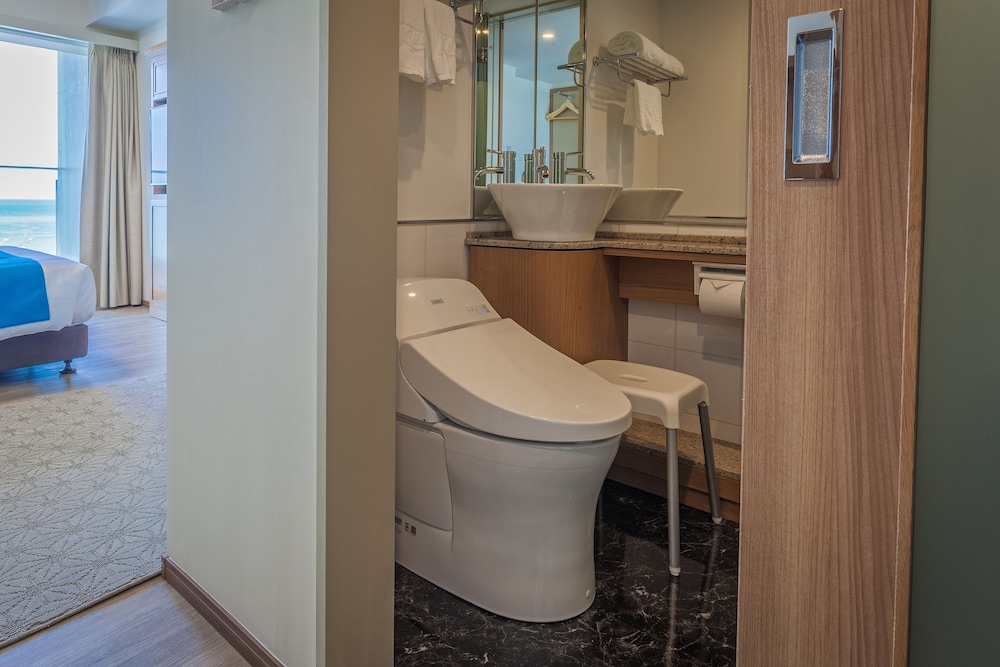 Top Floor Ocean view Twin Room - Photo 7