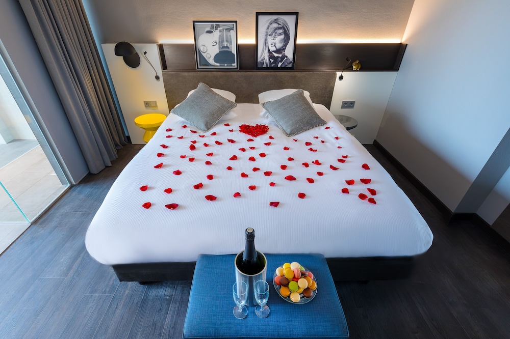Luxury Suite, Lake View - Photo 3