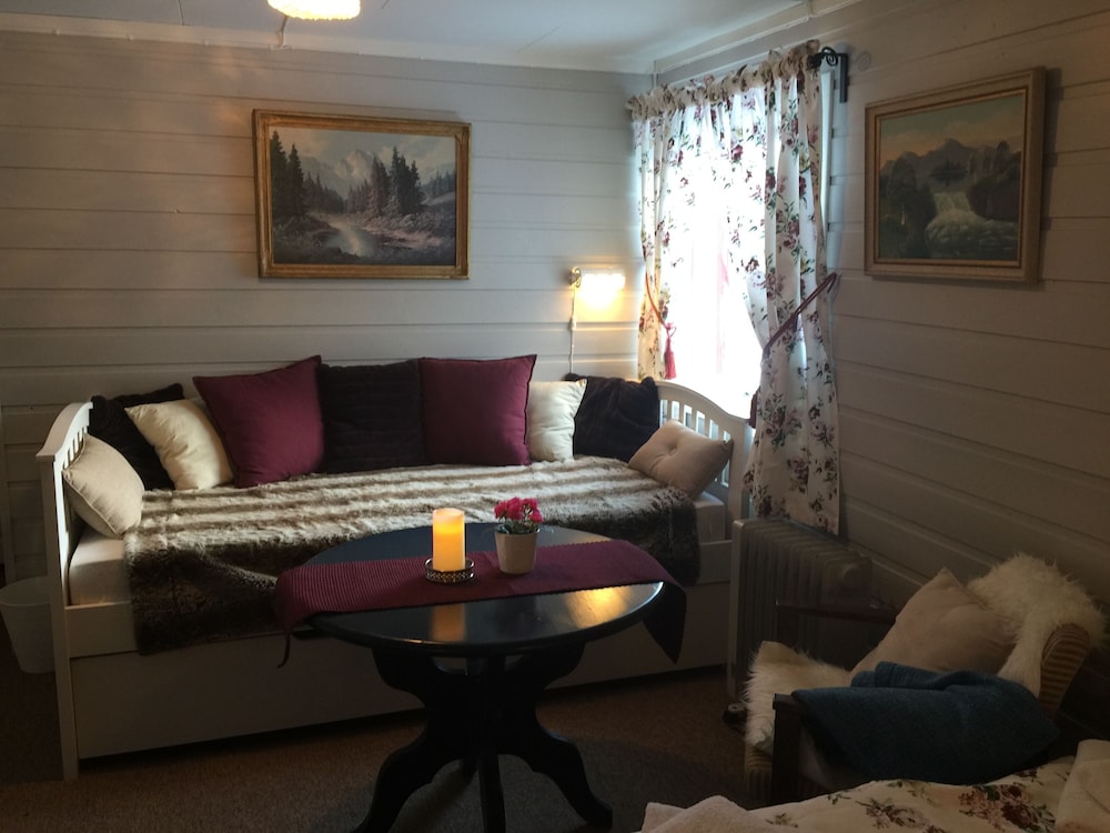Family Room, Mountain View photo 1