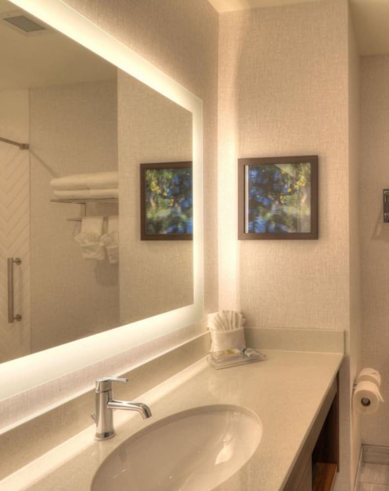 Suite, 1 Bedroom, Fireplace, River View (Top Floor) - Photo 11