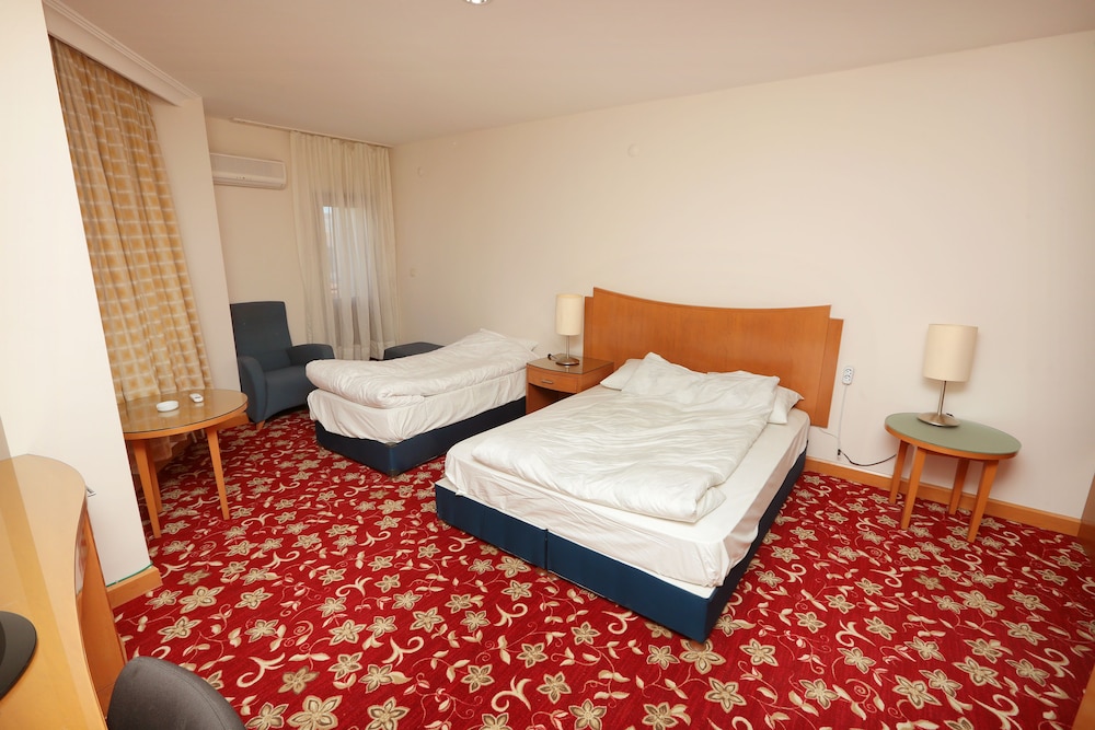 Standard Triple Room photo 3