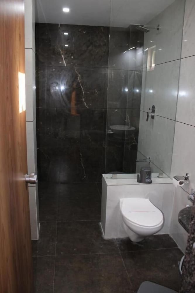 Deluxe Room - Photo 15