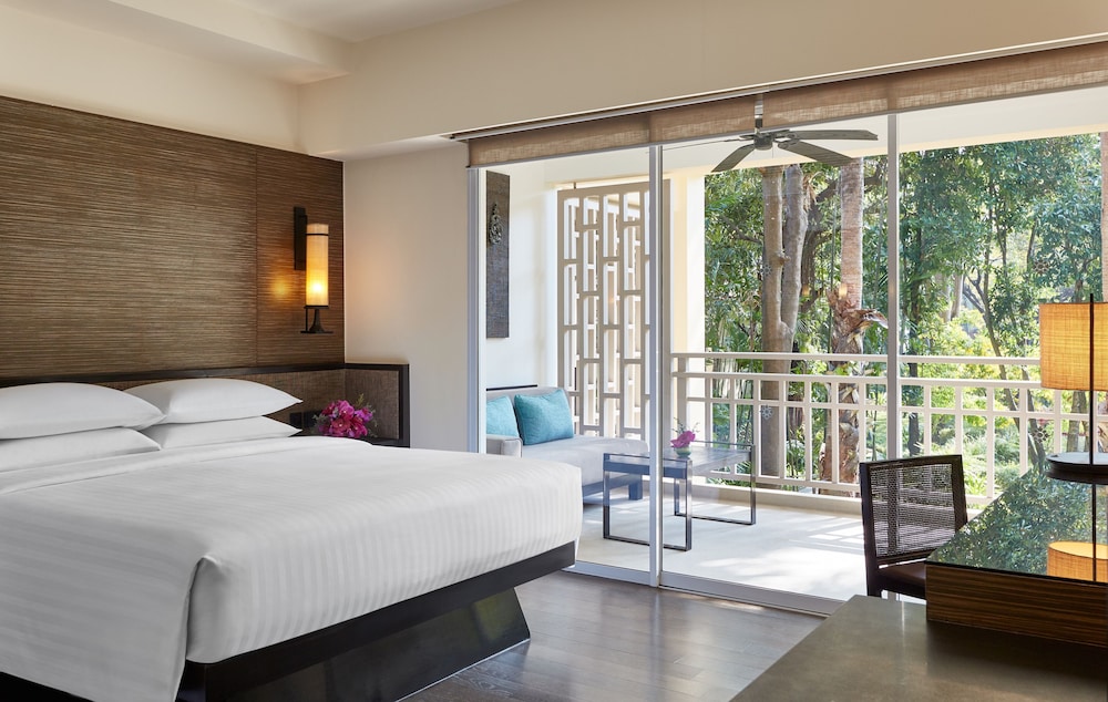 Regency, Executive Suite - Photo 5