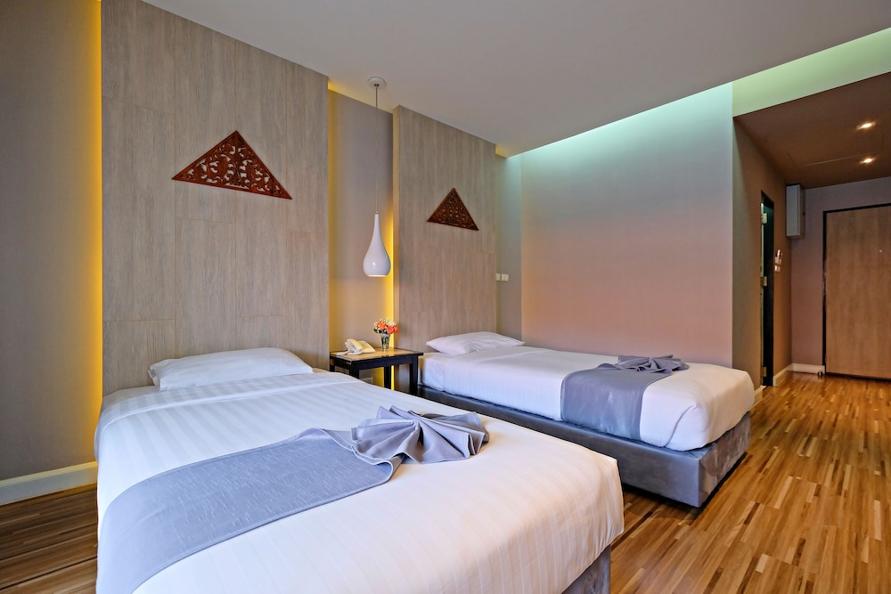 Deluxe Room, 2 Twin Beds - Photo 5