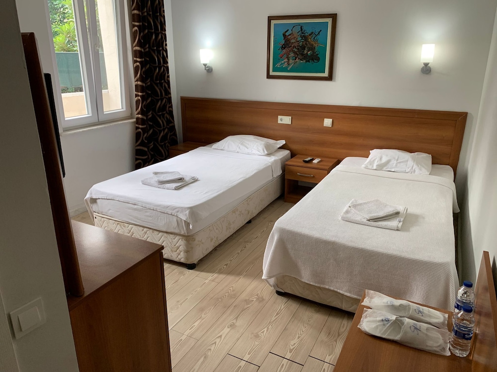 Standard Triple Room - Photo 10