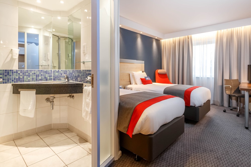 Standard Room, 1 Double Bed with Sofa bed (Free Hot Breakfast) photo 2