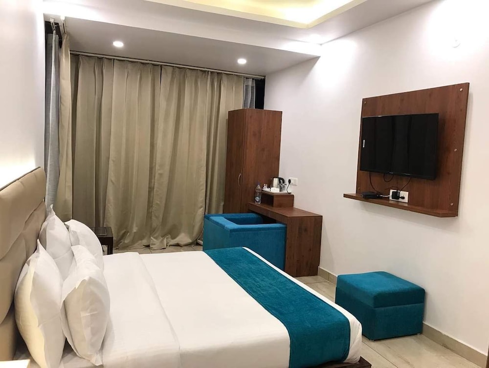 Deluxe Double or Twin Room, City View photo 2