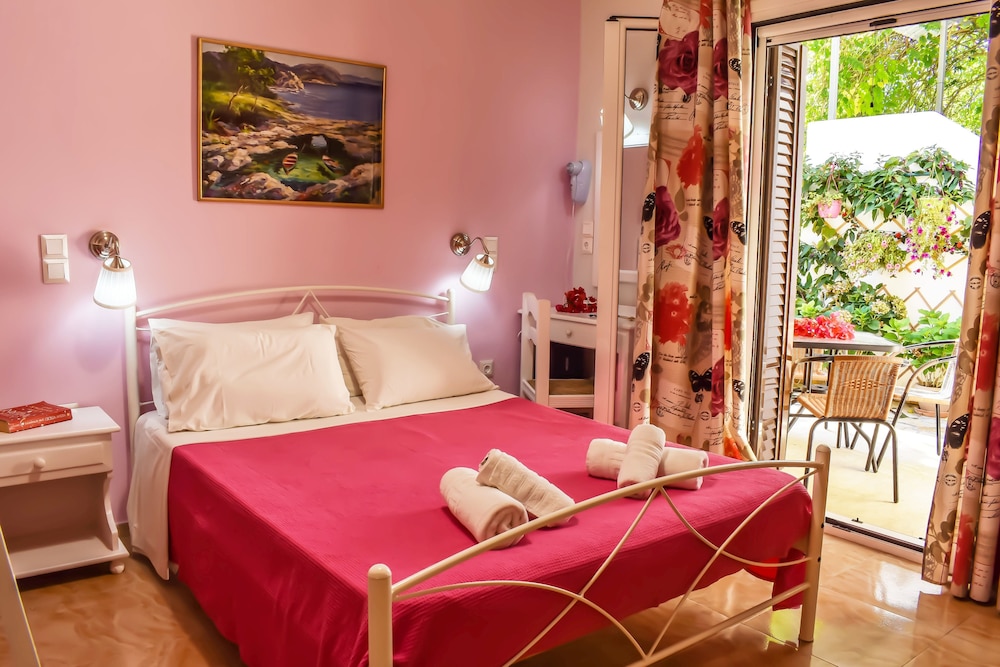 Family Studio, Kitchenette, Garden Area