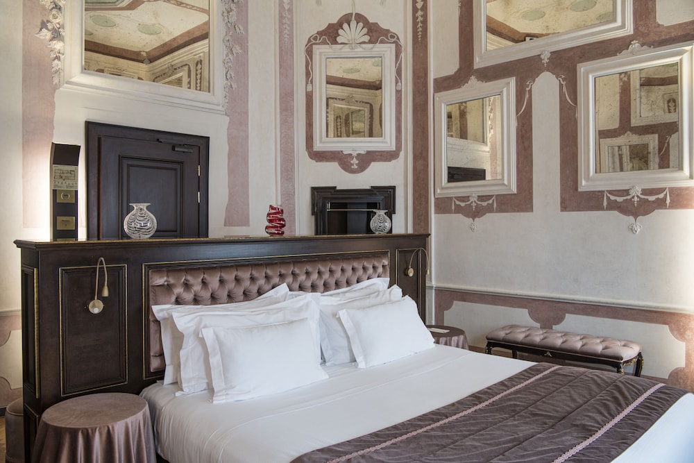 Deluxe Double or Twin Room - Photo 6