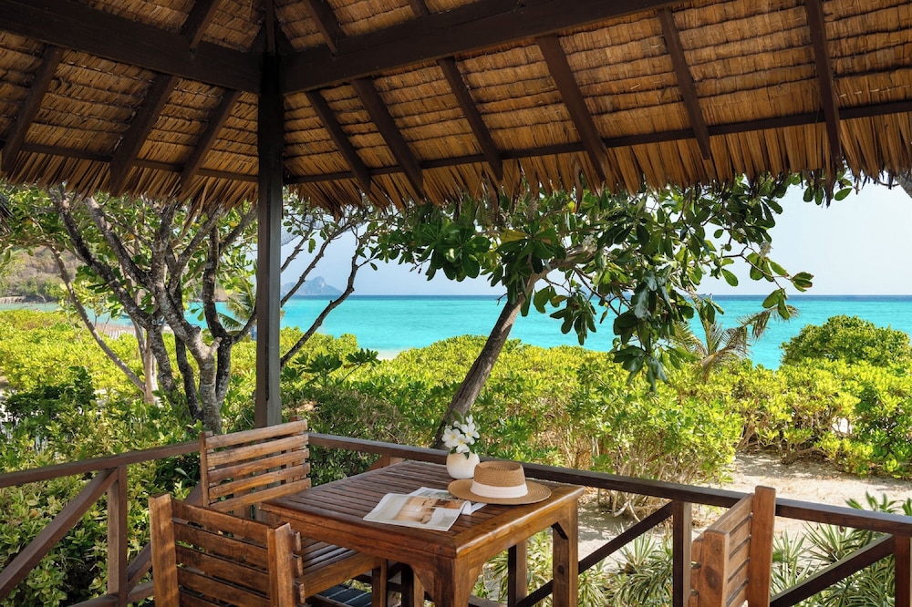 Beachfront Junior Suite - Photo 9