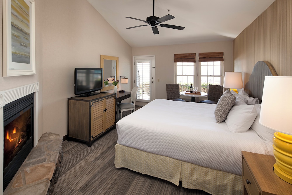 Deluxe Room, 1 King Bed, Accessible, Fireplace