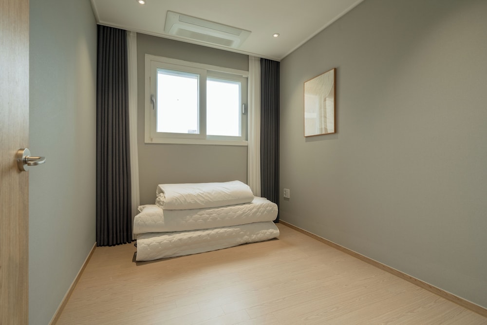 Family Two Room - Photo 4
