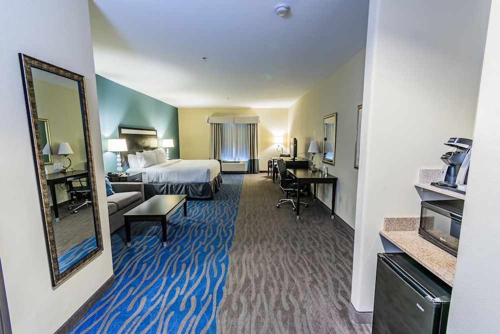 Suite, 1 King Bed with Sofa bed, Accessible (Communications) - Photo 2