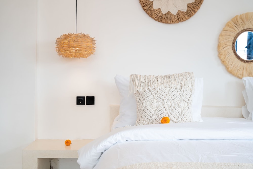 Basic Villa photo 3