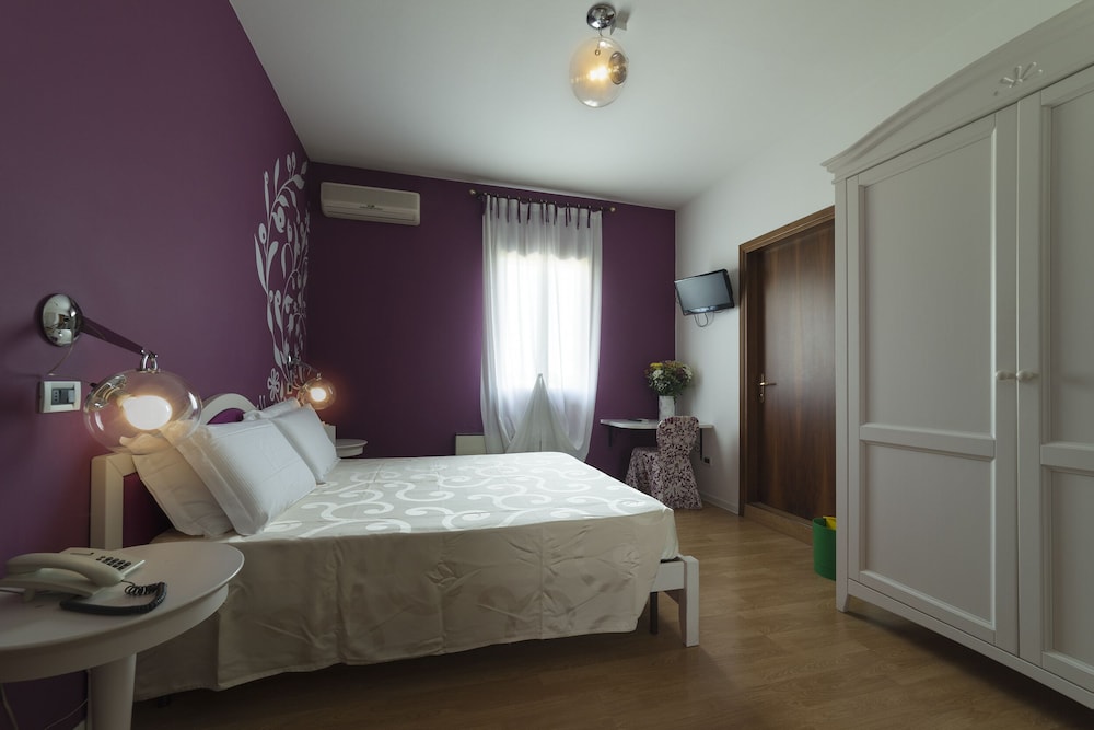 Superior Double Room Single Use, Private Bathroom photo 1