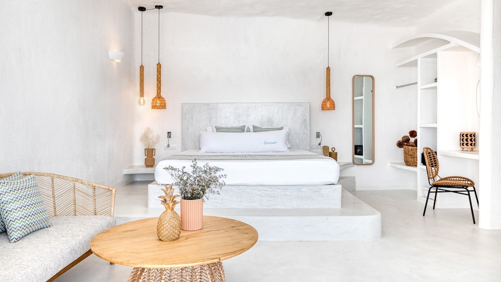 Premium Suite with cave heated plunge pool with jets photo 2