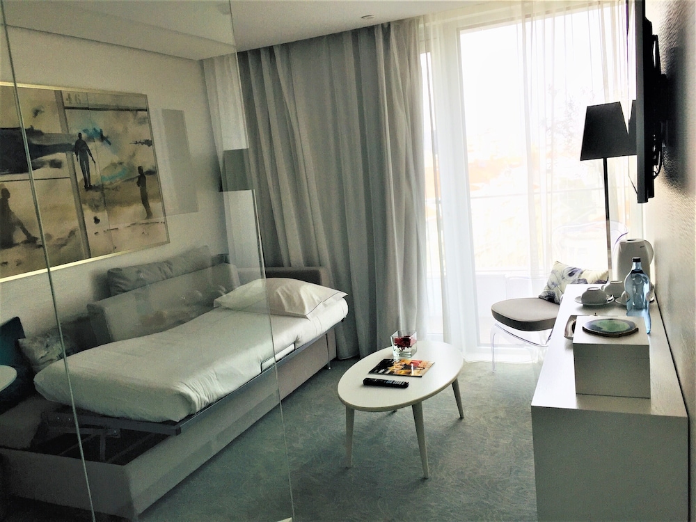 Suite (High)