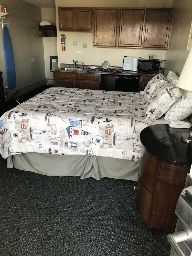 Deluxe Room, 1 Queen Bed, Kitchenette photo 2