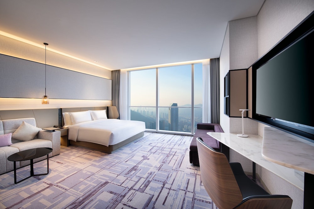 Standard Room, 1 King Bed, Club Lounge Access, Ocean View - Photo 1