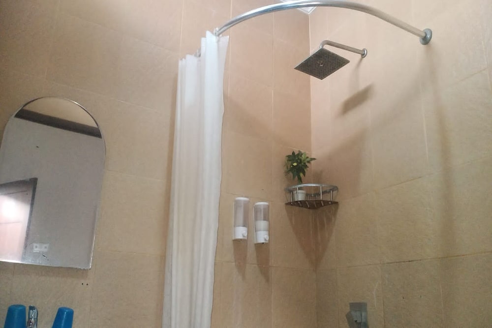 Deluxe Room - Photo 7