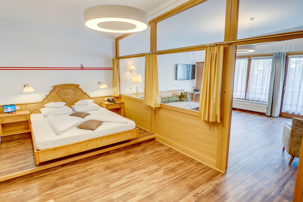 Deluxe Suite, Balcony, Mountain View photo 3
