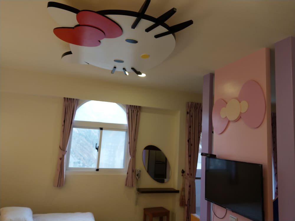 Hello Kitty Family Room photo 1