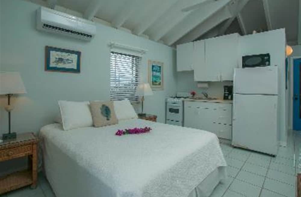 Waterfront Studio Suite (Bougainvillea) photo 1
