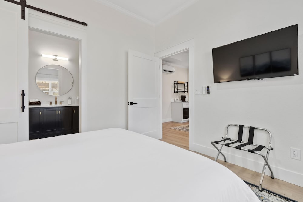 Premium Studio Suite photo 2