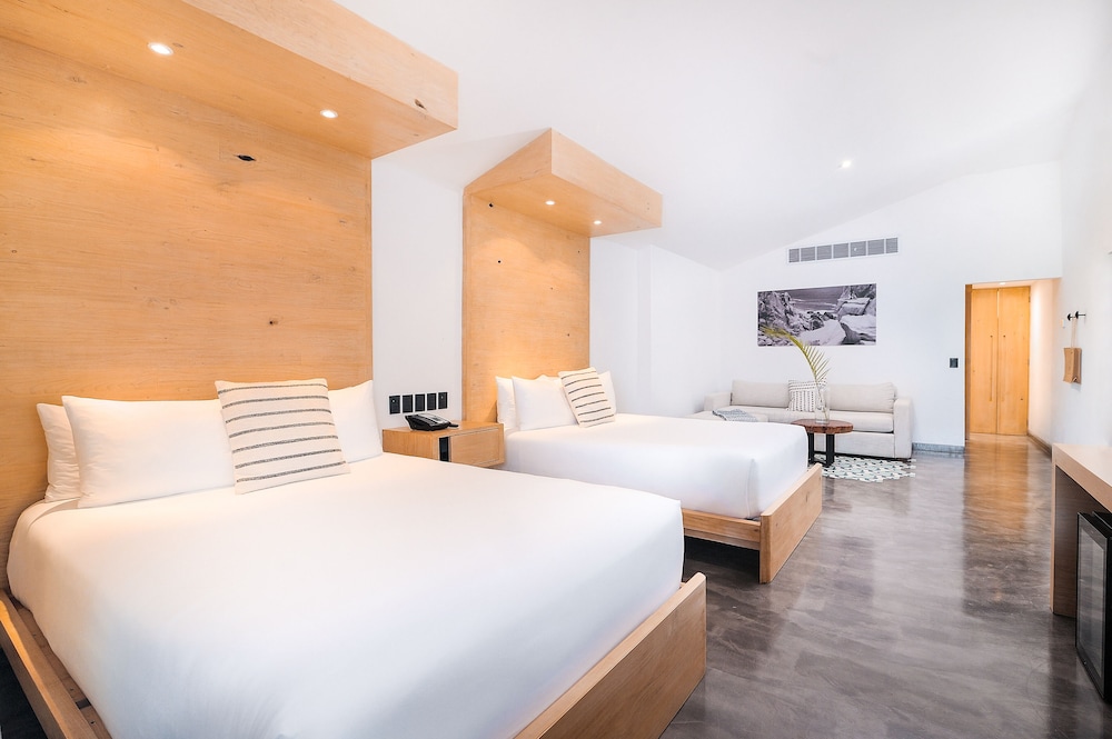 Deluxe Room, 2 Queen Beds