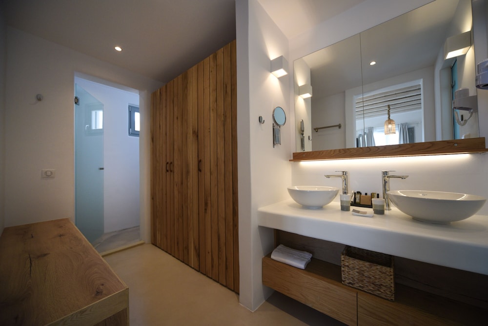 Superior Suite, Jetted Tub, Sea View - Photo 19