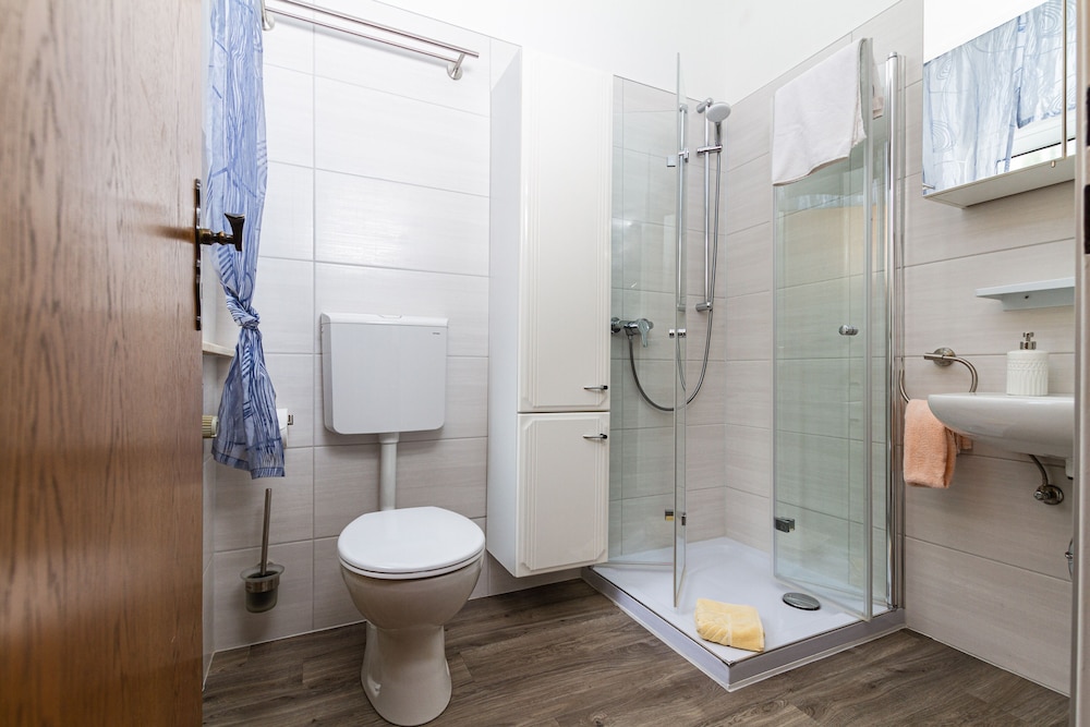 Apartment, Private Bathroom (A1+) - Photo 3