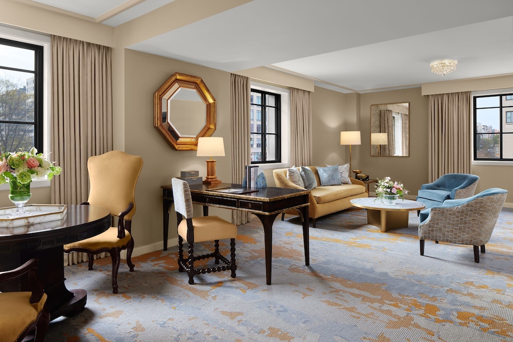 Suite, 1 Bedroom - Photo 1