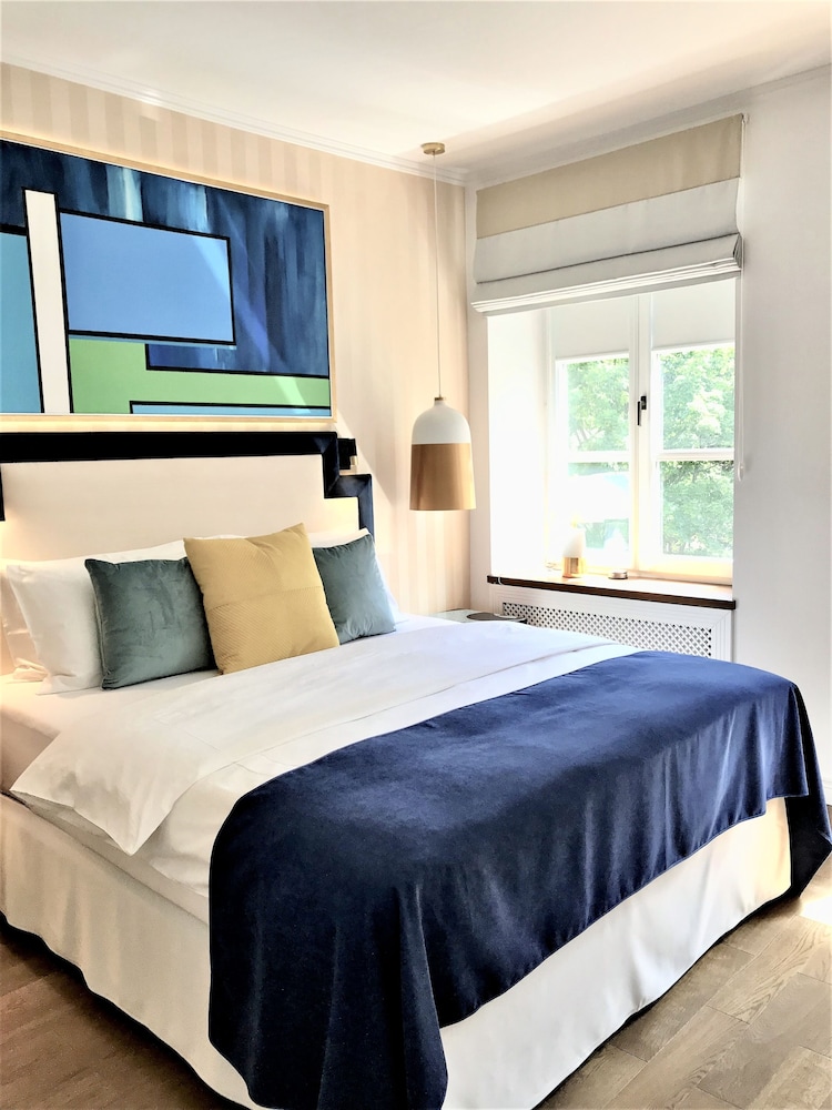 Luxury Signature Suite, 3 Bedrooms, 2 Bathrooms (Market Square view, 175 m2)