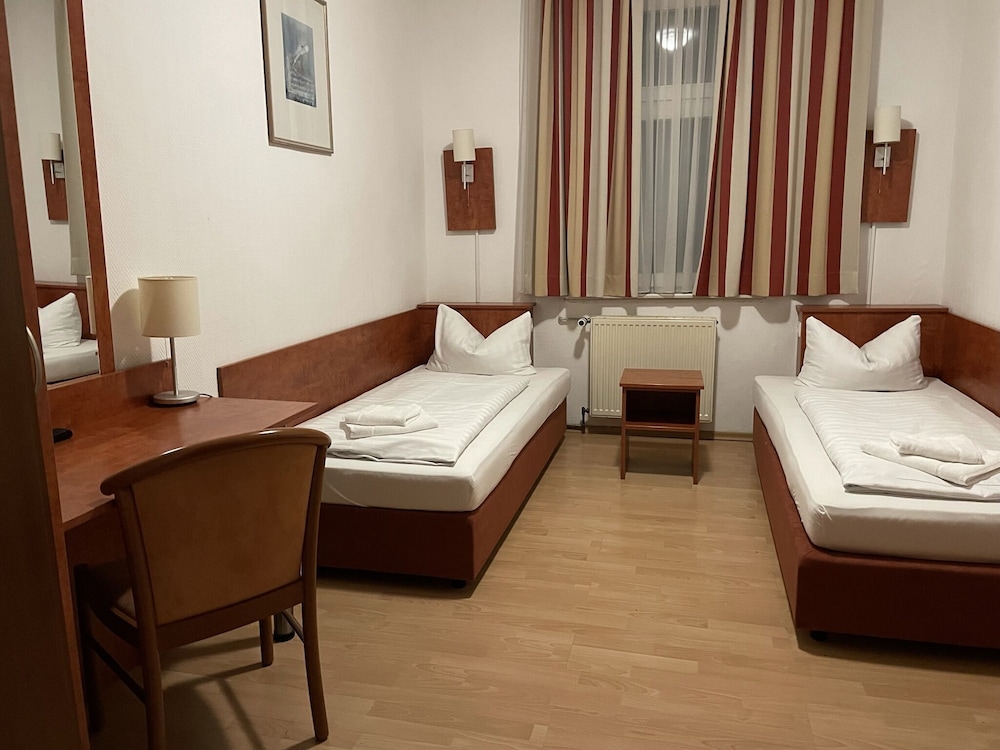 Standard Twin Room, Non Smoking photo 3