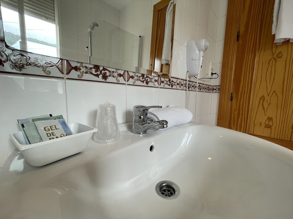 Triple Room - Photo 6