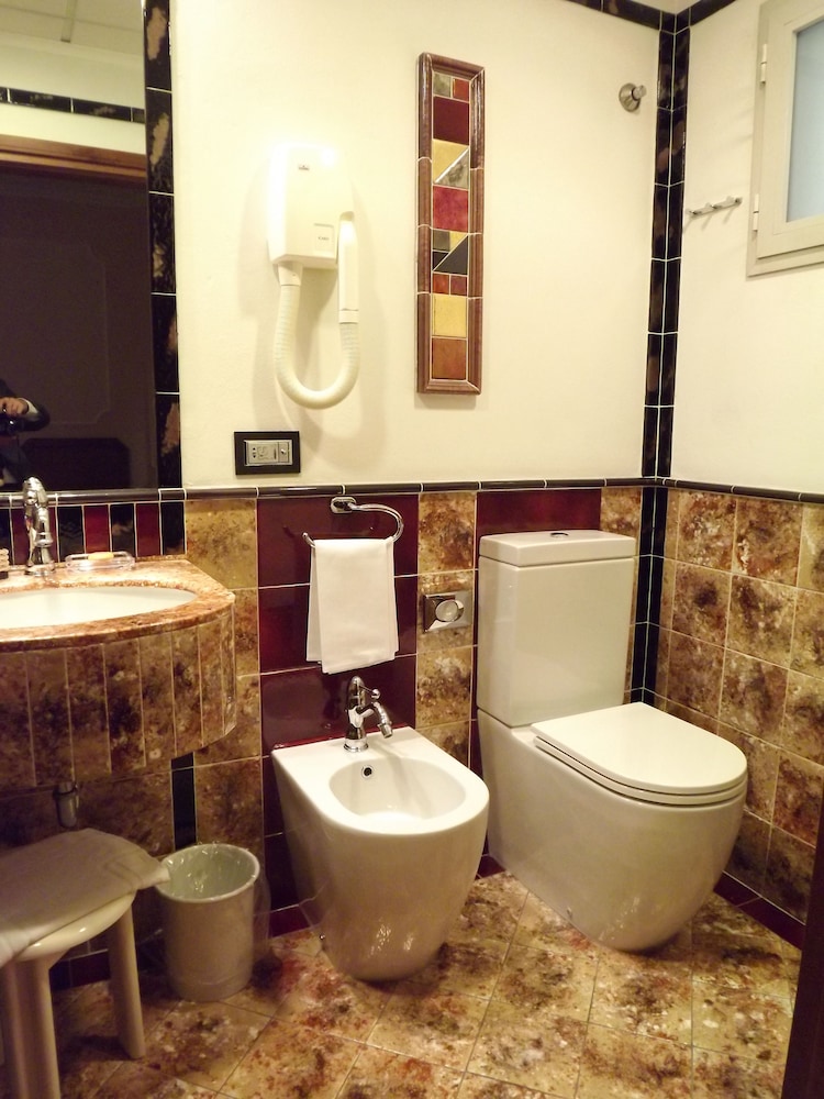Deluxe Room, River View - Photo 9