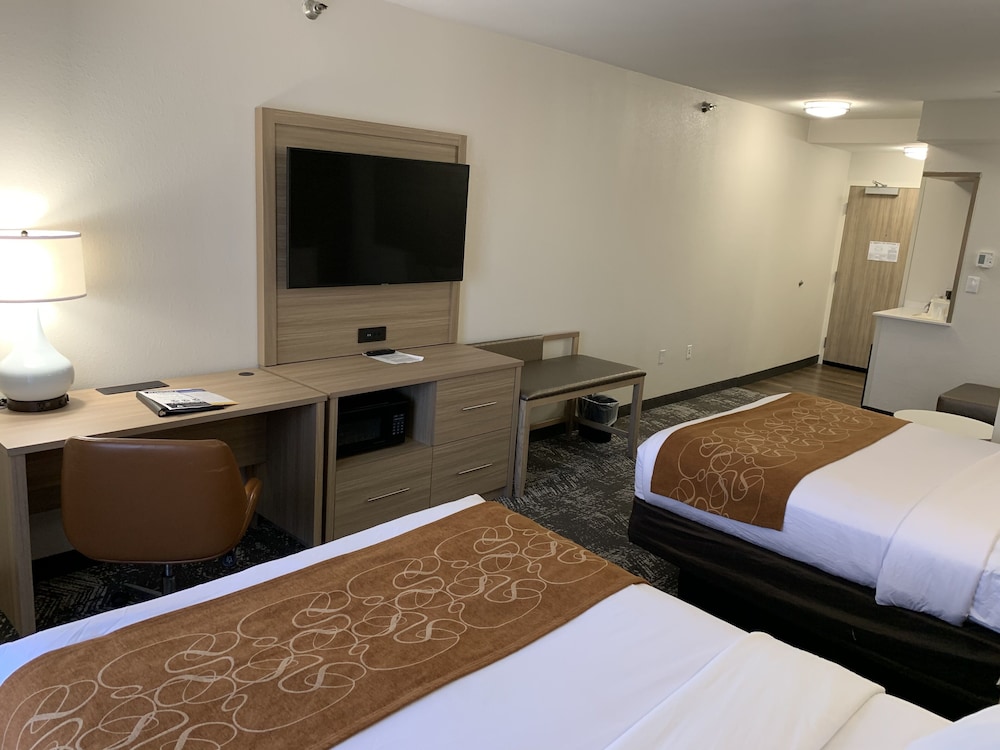 Suite, 2 Queen Beds, Non-Smoking - Photo 4