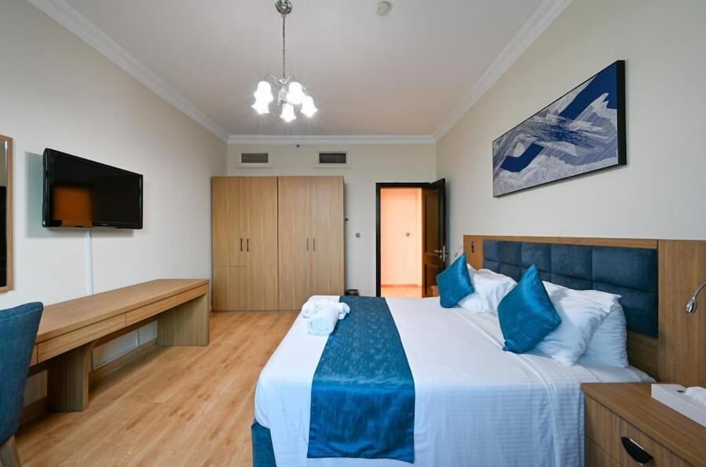 Family Apartment, 3 Bedrooms, Non Smoking, Kitchen - Photo 3