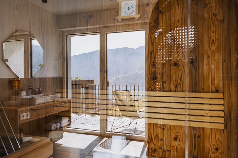 2-Bedroom Panorama Suite with Sauna thumbnail 5