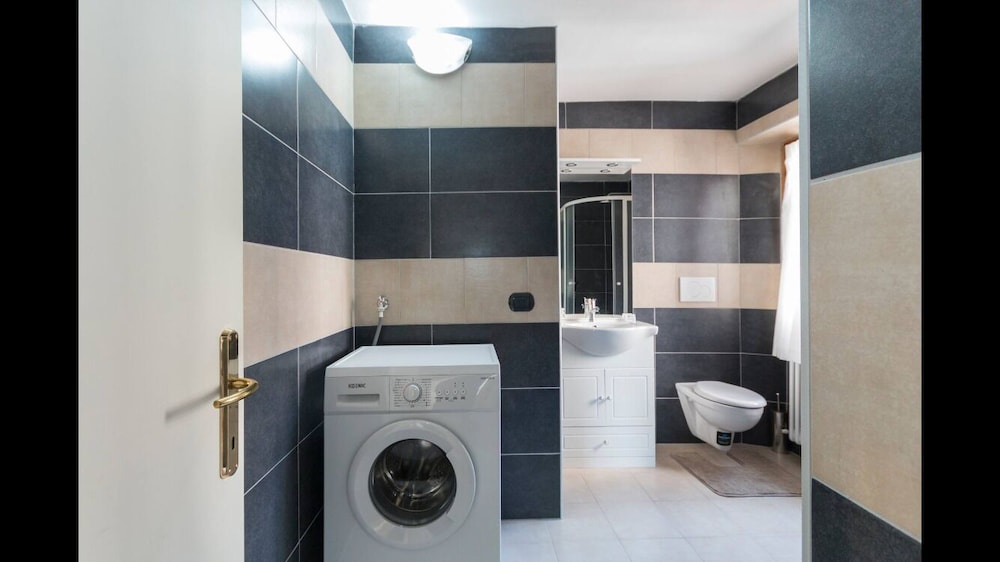 Deluxe Double Or Twin Room, Balcony, City View (Private External Bathroom) photo 2