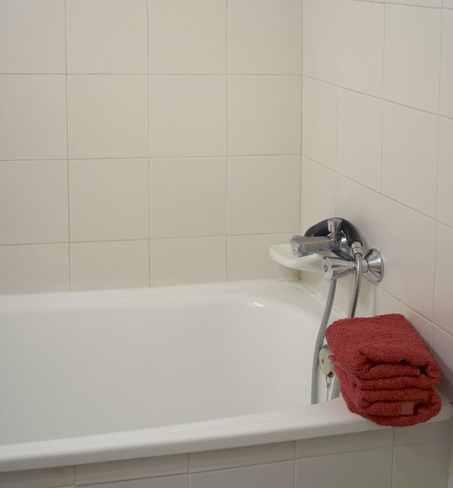 Twin Room - Photo 3