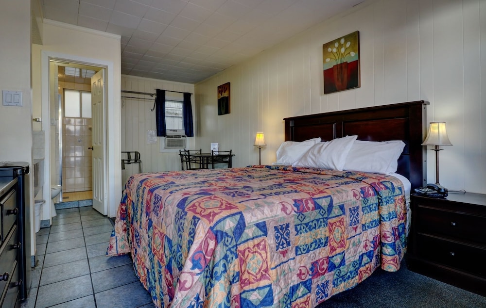 Standard Suite, 1 Queen Bed photo 2