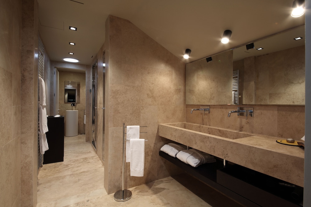 Loft Suite - Photo 6