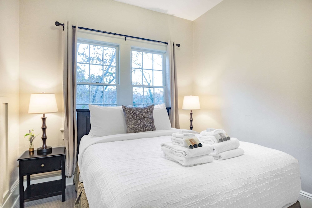 Suite, 5 Bedrooms, Non Smoking (Tyler) photo 1