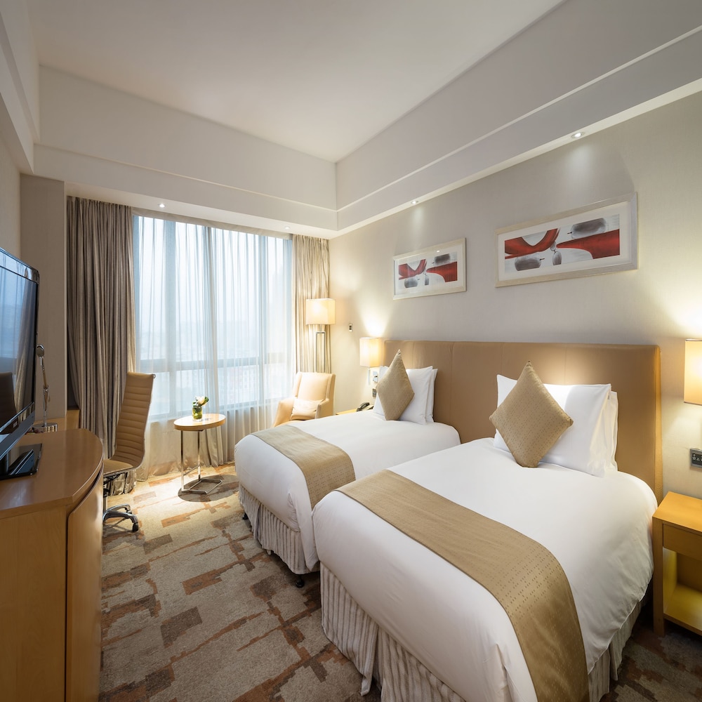 Deluxe Room, 1 King Bed photo 3