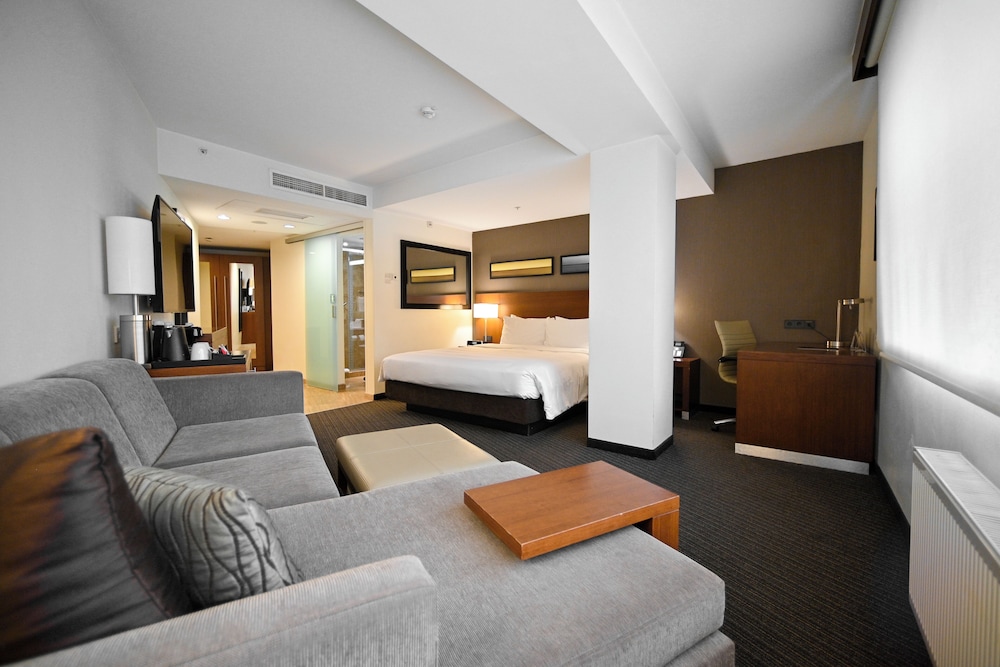 Deluxe King Room photo 1